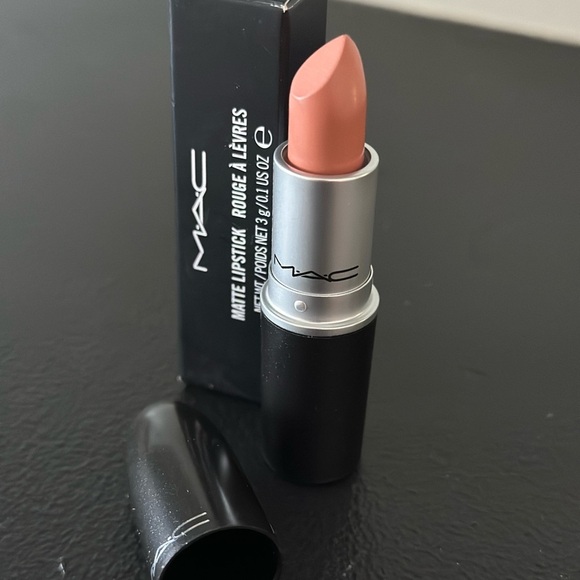 BNIB MAC Cosmetics Matte Lipstick - Cozy Up (Discontinued) - Picture 3 of 3